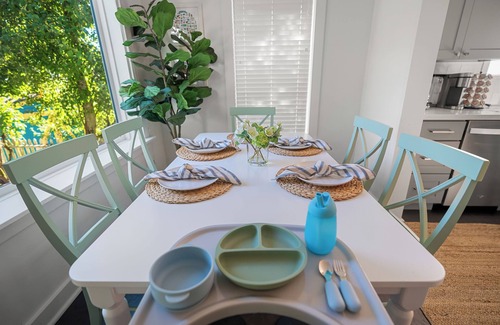 Wallingford House | Arcade Games ~ Walk to Lake ~ 5 Star Location ~ Family & Dog Friendly