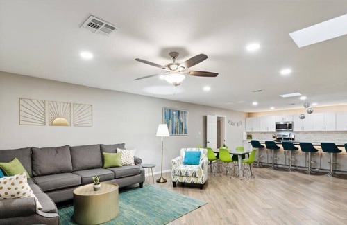 Scottsdale Estates Ten House | Arcade | Hot Tub | Great for Groups! Old Town 3 mi