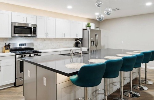 Scottsdale Estates Ten House | Arcade | Hot Tub | Great for Groups! Old Town 3 mi