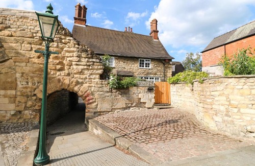 Lincoln House | Arch Cottage