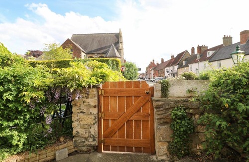 Lincoln House | Arch Cottage