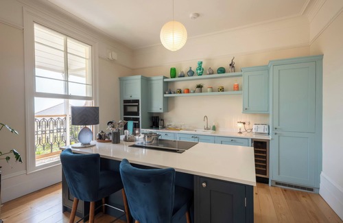 St Leonards-On-Sea Cottage | ARCHERY RETREAT, pet friendly, with a garden in St Leonards-On-Sea