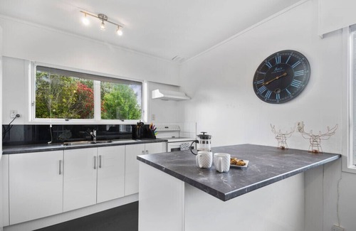 Orewa Cottage | Archie's Beach Bach - Orewa Accommodation