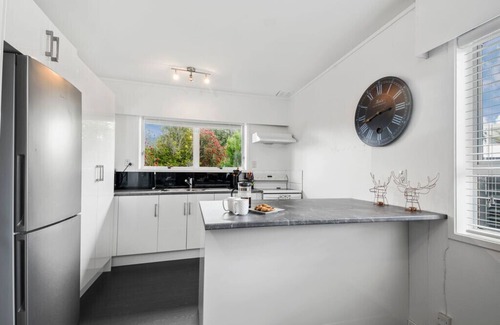 Orewa Cottage | Archie's Beach Bach - Orewa Accommodation