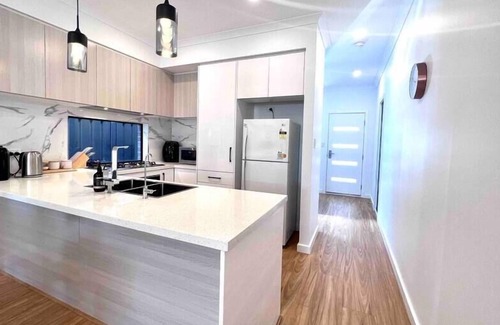 Tranmere House | Archies townhouse 3 bdrm, sleeps 5, wifi, AC