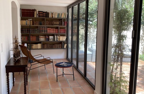 Le Mourillon House | architect-designed house with sea view and beach access