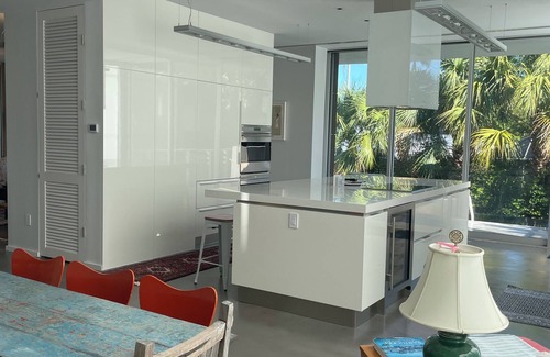 Tradewinds House | Architectural 3-bedroom pool house w/private beach access in brilliant Sanibel