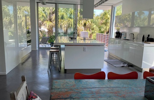 Tradewinds House | Architectural 3-bedroom pool house w/private beach access in brilliant Sanibel