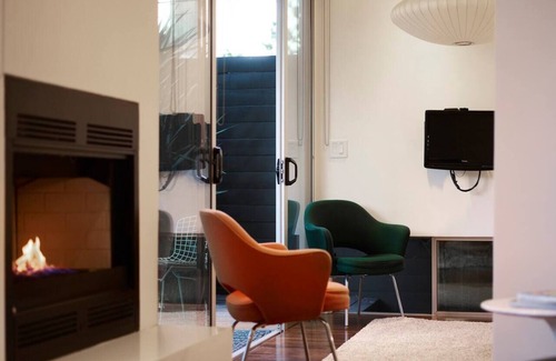 Sunset Park House | Architectural Modern Bungalow with Spa