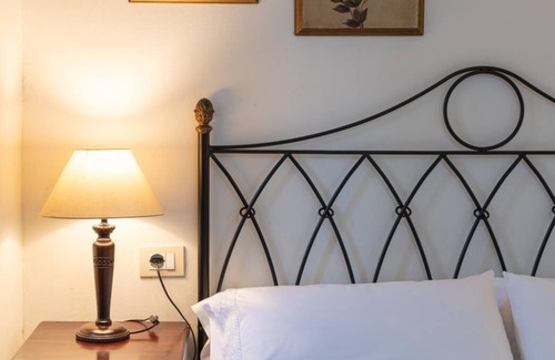 Puebla del Caraminal Bed & Breakfast | Arco: double room, old cellar and renovated stable.