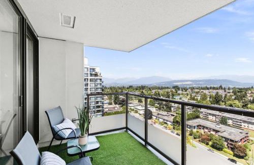 Burnaby Apartment | Arcola Retreat, Modern Condo with Balcony, Workspace and Views