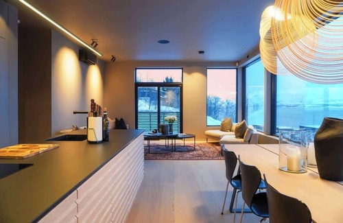 Tromso House | Arctic View Penthouse Coastal Escape near Tromsø