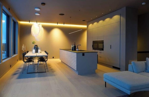 Tromso House | Arctic View Penthouse Coastal Escape near Tromsø