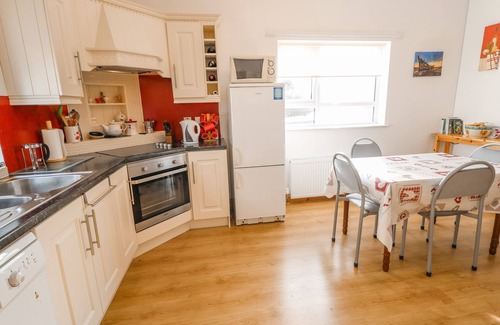 Bunbeg House | ARD AN PHÍOBAIRE, pet friendly in Derrybeg, County Donegal