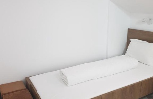 Three Oaks House | Ardealul