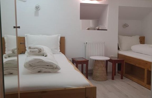 Three Oaks House | Ardealul