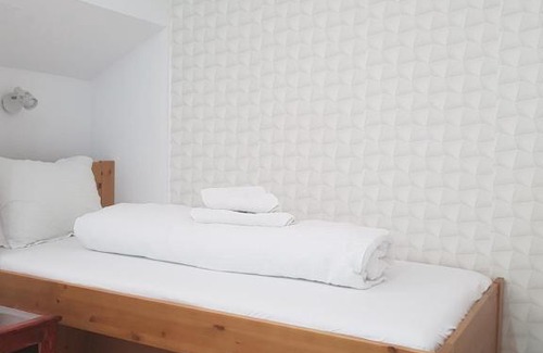 Three Oaks House | Ardealul