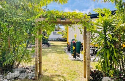 Arorangi House | Are Mii a stylish one room container home