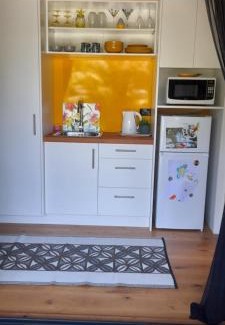 Arorangi House | Are Mii a stylish one room container home