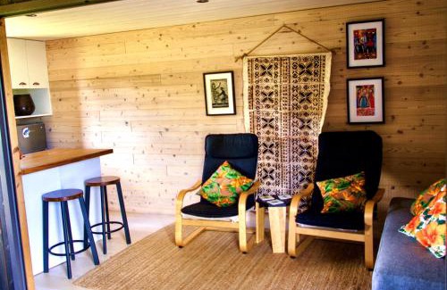 Arorangi Apartment | 'ARE PEPE one bedroom container style unit