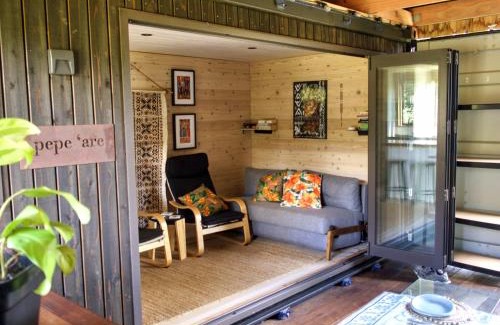 Arorangi Apartment | 'ARE PEPE one bedroom container style unit