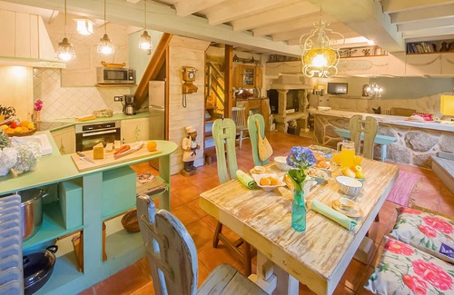 A Lama House | Are you dreaming of dream vacation in the house with pool?