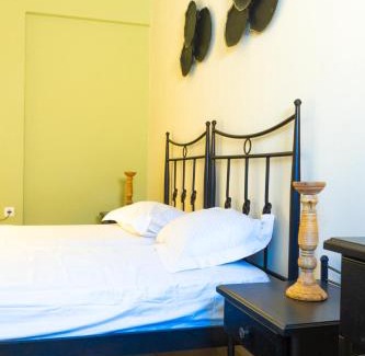 Santorini Apartment | Area 432 HZ