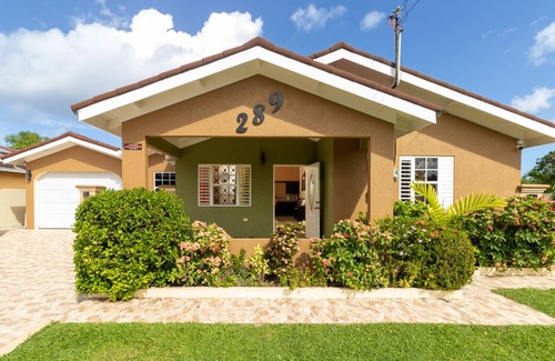 St. Ann's Bay Apartment | Areca Hideaway Haven