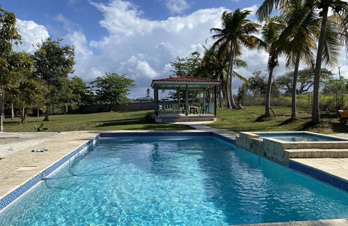Factor Cottage | Arecibo Chalet 102 King Cottage-style Pool Studio