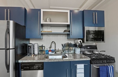 Downtown Columbus Condo | Arena District Suite w/FREE Parking & Rooftop Deck