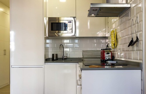 Sol Apartment | Arenal Suites Preciados