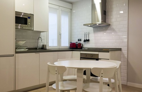 Sol Apartment | Arenal Suites Preciados