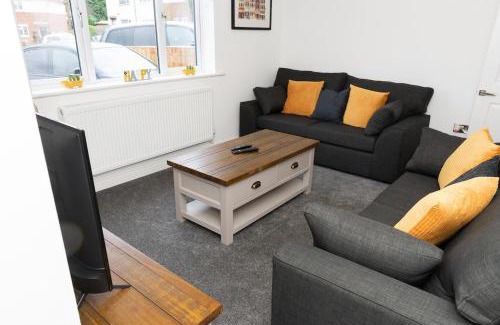 Tamworth House | Argyle House Stunning 2 Bed Town Centre Home from Home with Private Parking