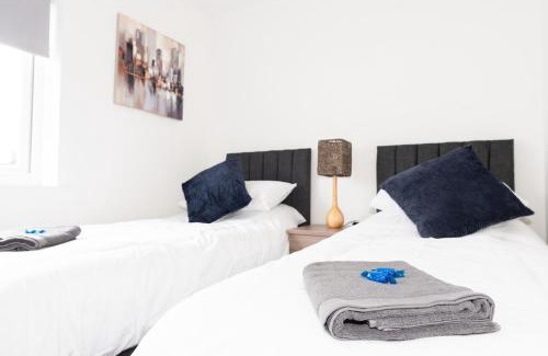 Tamworth House | Argyle House Stunning 2 Bed Town Centre Home from Home with Private Parking