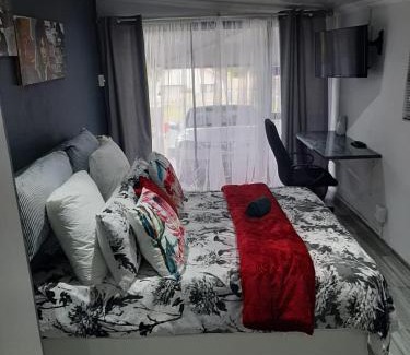 Amalinda Apartment | Ariah's Guesthouse and Self Catering