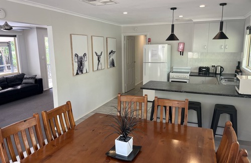 Halls Gap House | Arinya view - Peaceful, Modern & Cozy