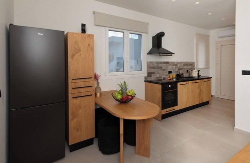 Adamas Apartment | Aristotle Suites