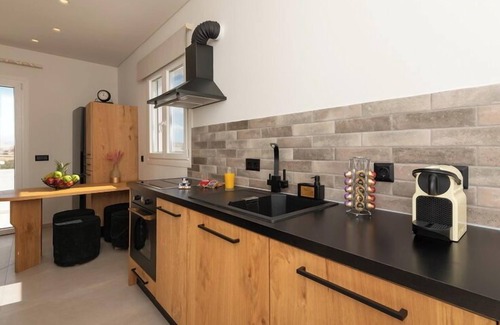 Adamas Apartment | Aristotle Suites