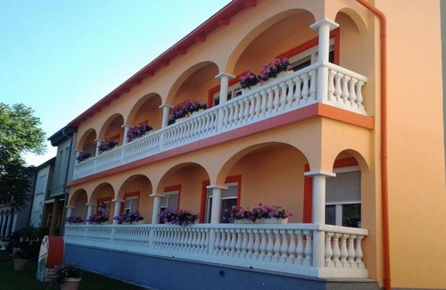 Podersdorf am See Bed & Breakfast | Arkadenhaus Steiner