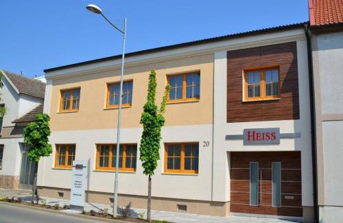 Illmitz Bed & Breakfast | Arkadenweingut-Gästehaus Heiss