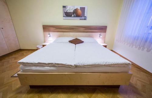 Illmitz Bed & Breakfast | Arkadenweingut-Gästehaus Heiss