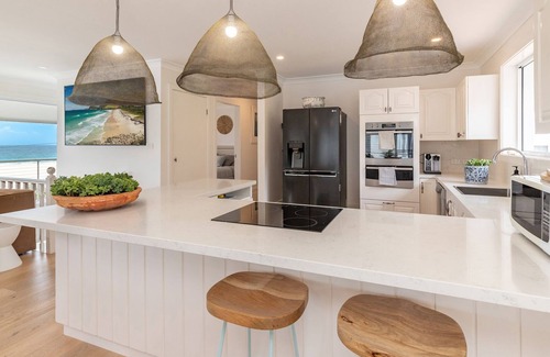 Blueys Beach House | Arkon - beautiful spacious pet friendly home with ocean and beach views