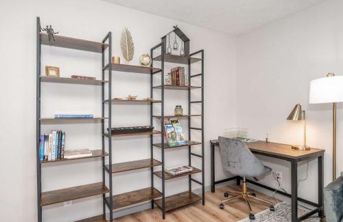 Williamstown House | Arkstone Retreat 1 - Chic Downtown Escape