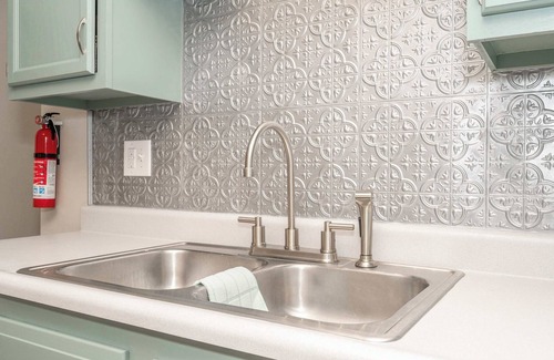 Williamstown House | Arkstone Retreat 2 Chic 2 Bdr!