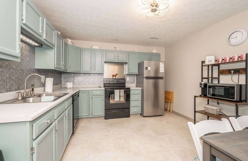 Williamstown House | Arkstone Retreat 2 Chic 2 Bdr!