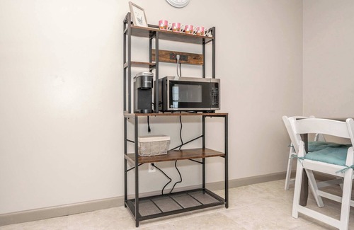 Williamstown House | Arkstone Retreat 2 Chic 2 Bdr!