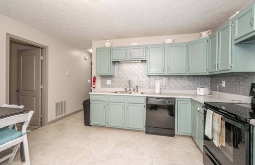 Williamstown House | Arkstone Retreat 2 Chic 2 Bdr!