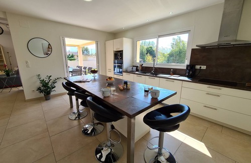 Arles Villa | Arles 🌞agréable Villa Familiale 👪 Grande Piscine 🌞 Clim, Wifi, 10 Personnes