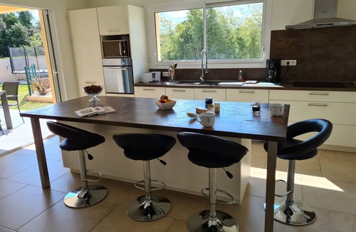Arles Villa | Arles 🌞agréable Villa Familiale 👪 Grande Piscine 🌞 Clim, Wifi, 10 Personnes