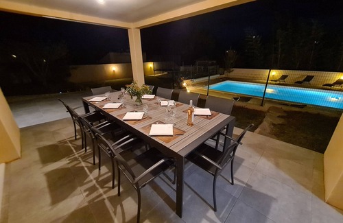 Arles Villa | Arles 🌞agréable Villa Familiale 👪 Grande Piscine 🌞 Clim, Wifi, 10 Personnes